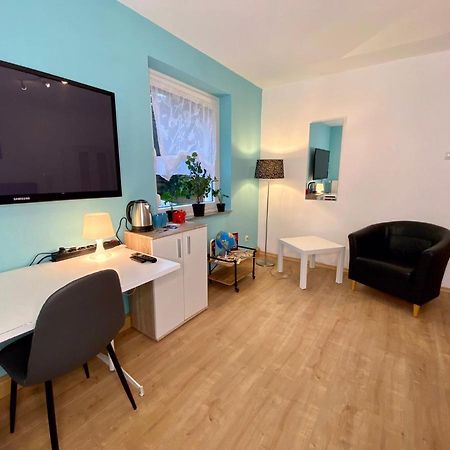 Privatzimmer Im Apartment - Apple Tv Netflix Kingsize Bett Arbeitsplatz Naehe Hbf Кобленц Екстериор снимка