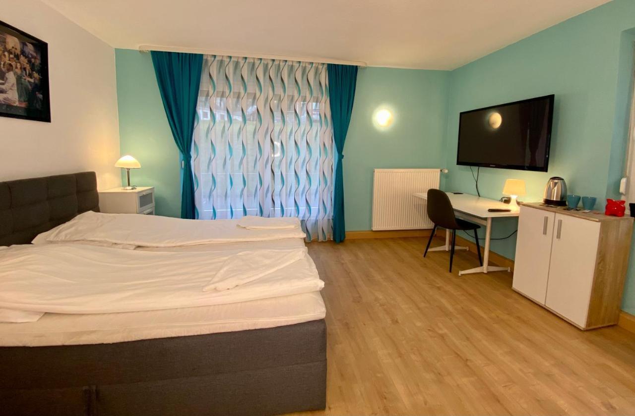 Privatzimmer Im Apartment - Apple Tv Netflix Kingsize Bett Arbeitsplatz Naehe Hbf Кобленц Екстериор снимка