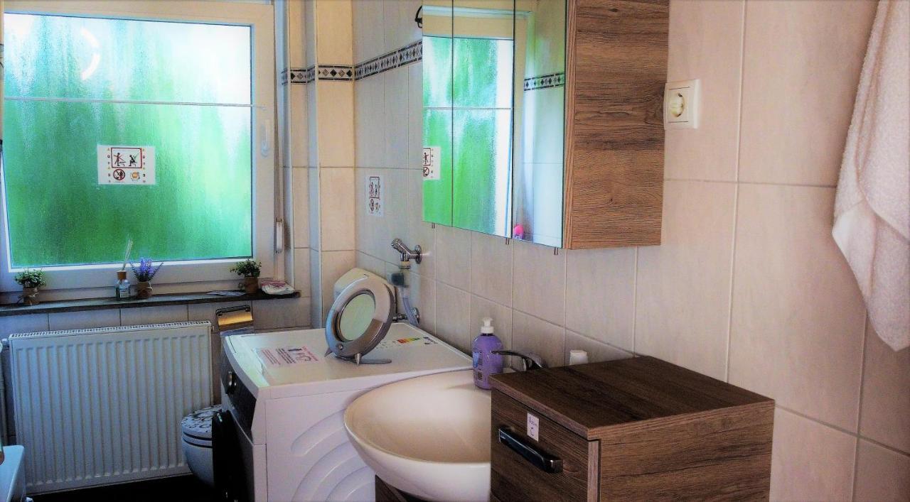 Privatzimmer Im Apartment - Apple Tv Netflix Kingsize Bett Arbeitsplatz Naehe Hbf Кобленц Екстериор снимка