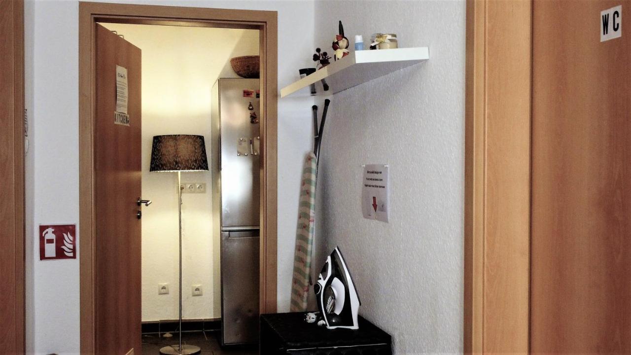 Privatzimmer Im Apartment - Apple Tv Netflix Kingsize Bett Arbeitsplatz Naehe Hbf Кобленц Екстериор снимка
